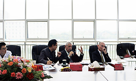 保加利亞科學(xué)院教授現(xiàn)場交流